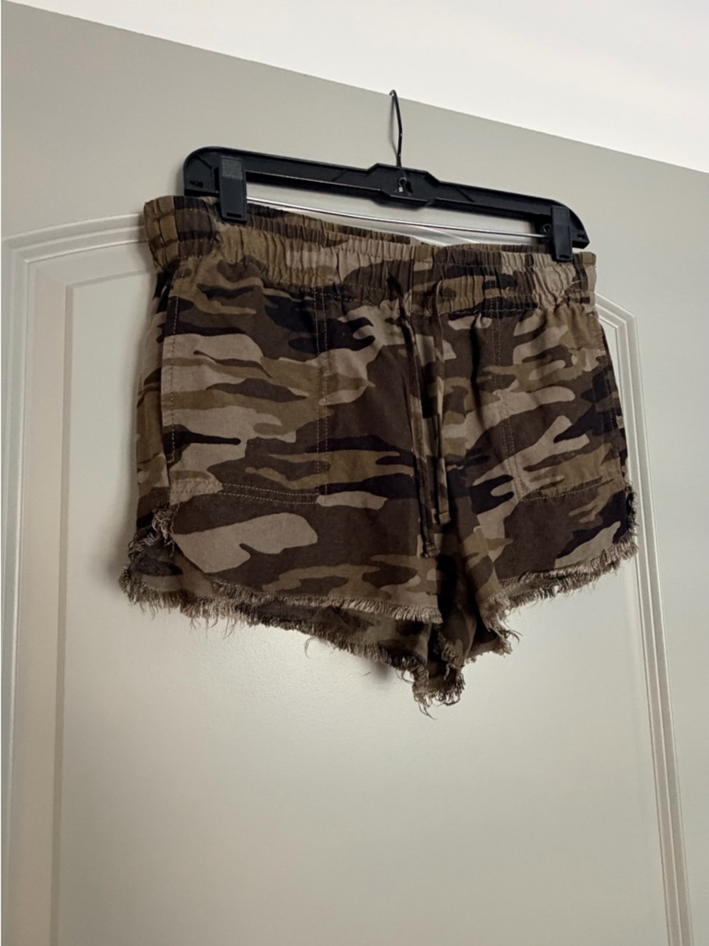 Camo Express Elastic-Waist Frayed Hem Women's Shorts